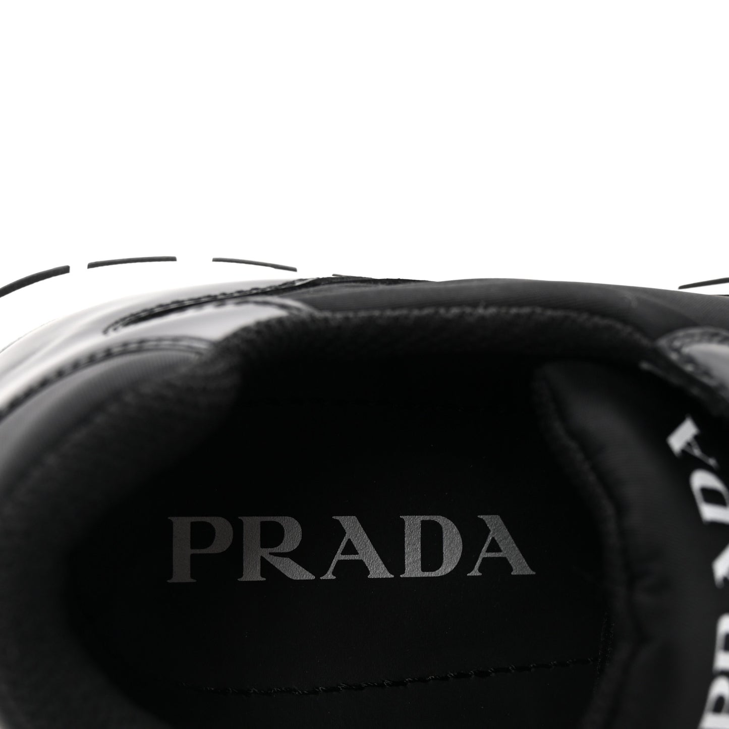 Re-Nylon Piuma Metal Triangle Logo Quilted 45mm Sneakers 39.5 Black