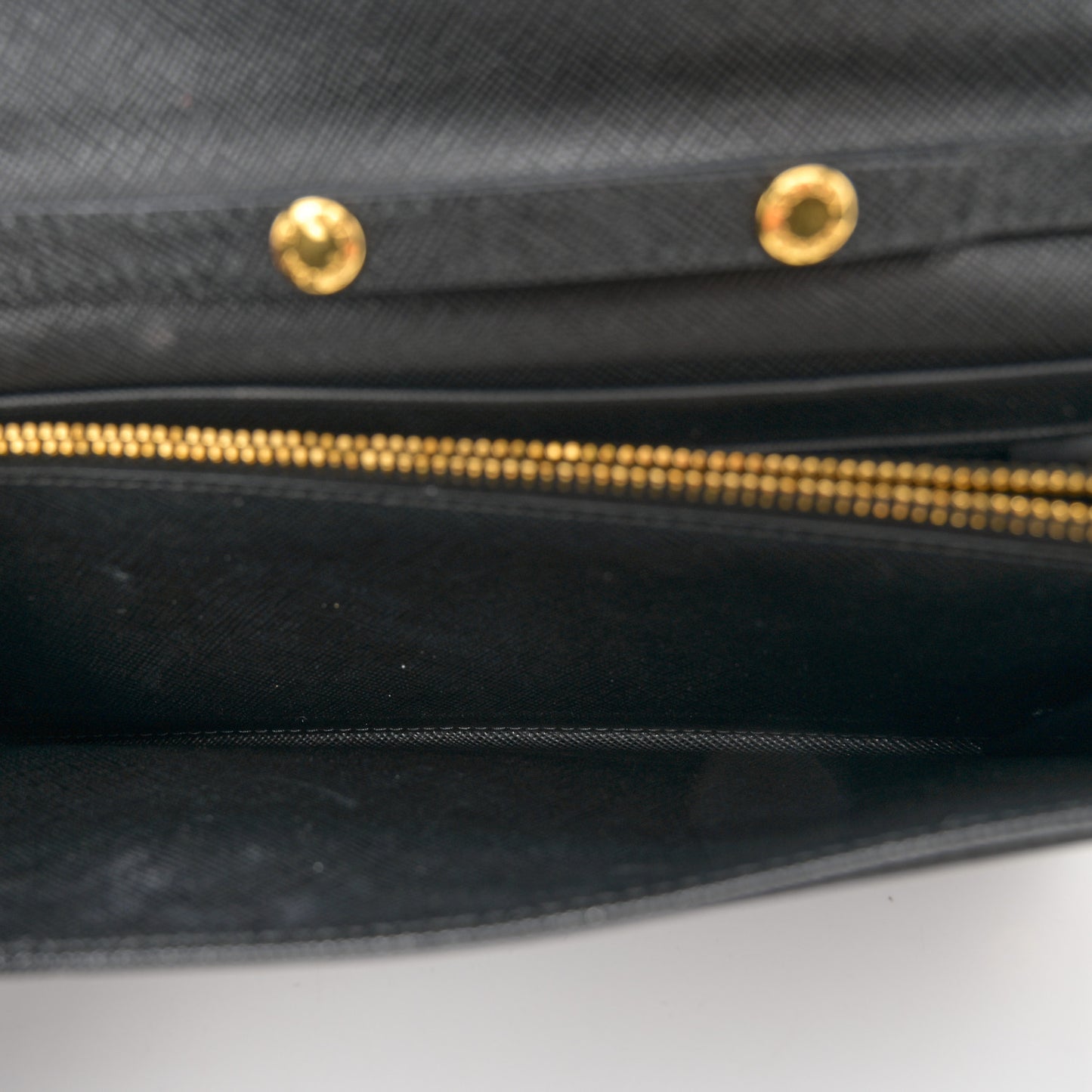 Saffiano Metal Oro Chain Wallet Black