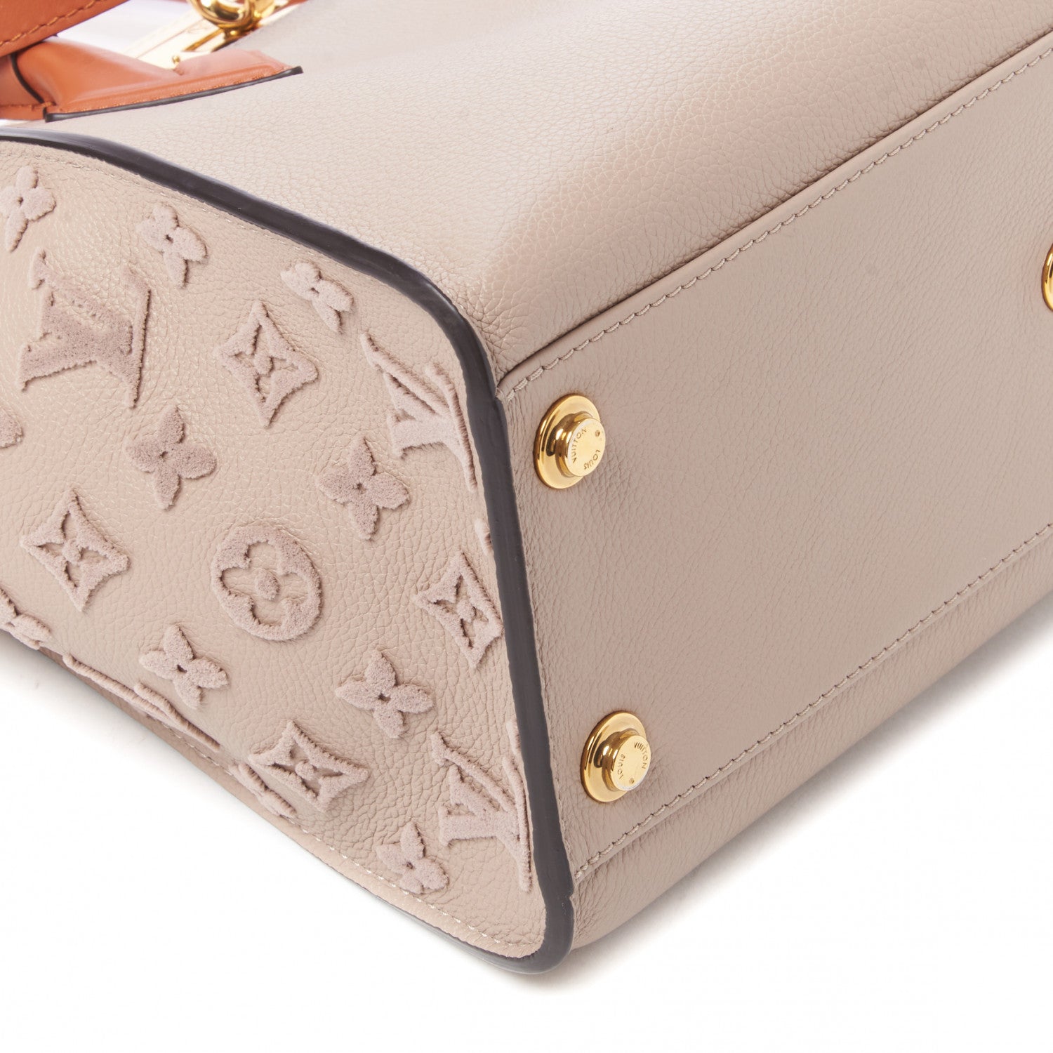 Louis Vuitton Calfskin Monogram Tufting On My Side Galet 6 of 9