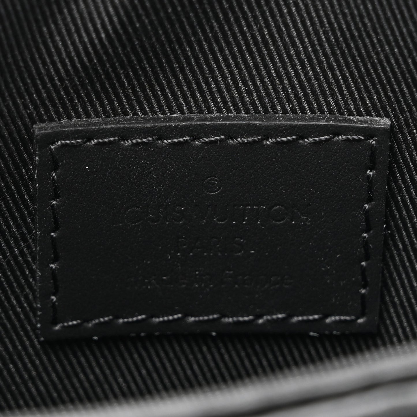 Taurillon Monogram S Lock Wearable Wallet Black