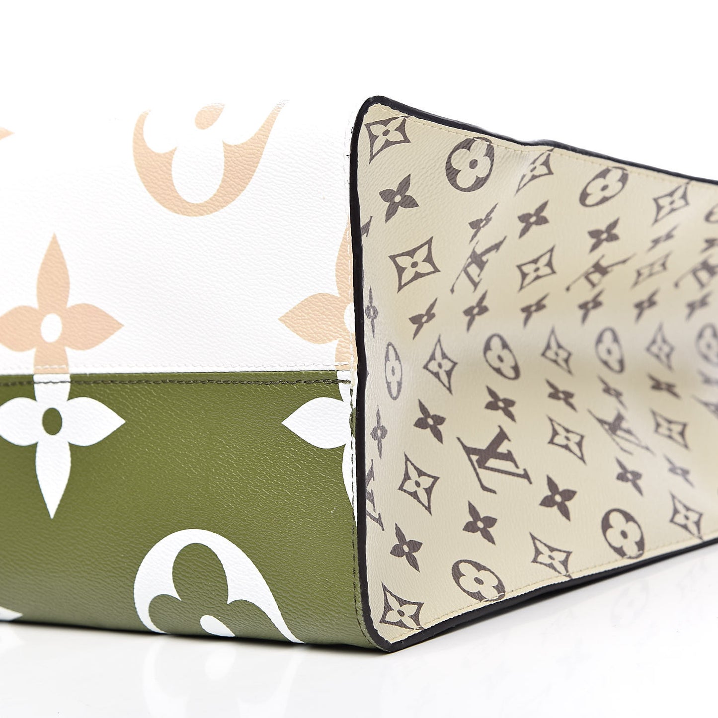 Monogram Giant Onthego GM Kaki Beige