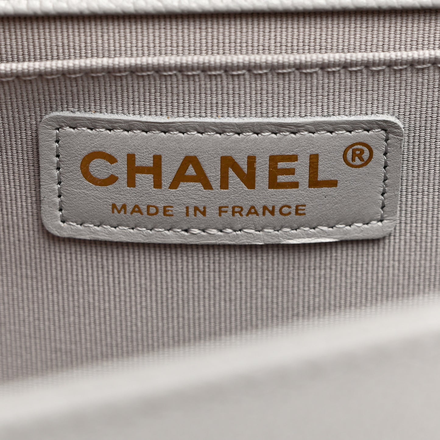 Caviar Quilted Medium Boy Flap Light Grey