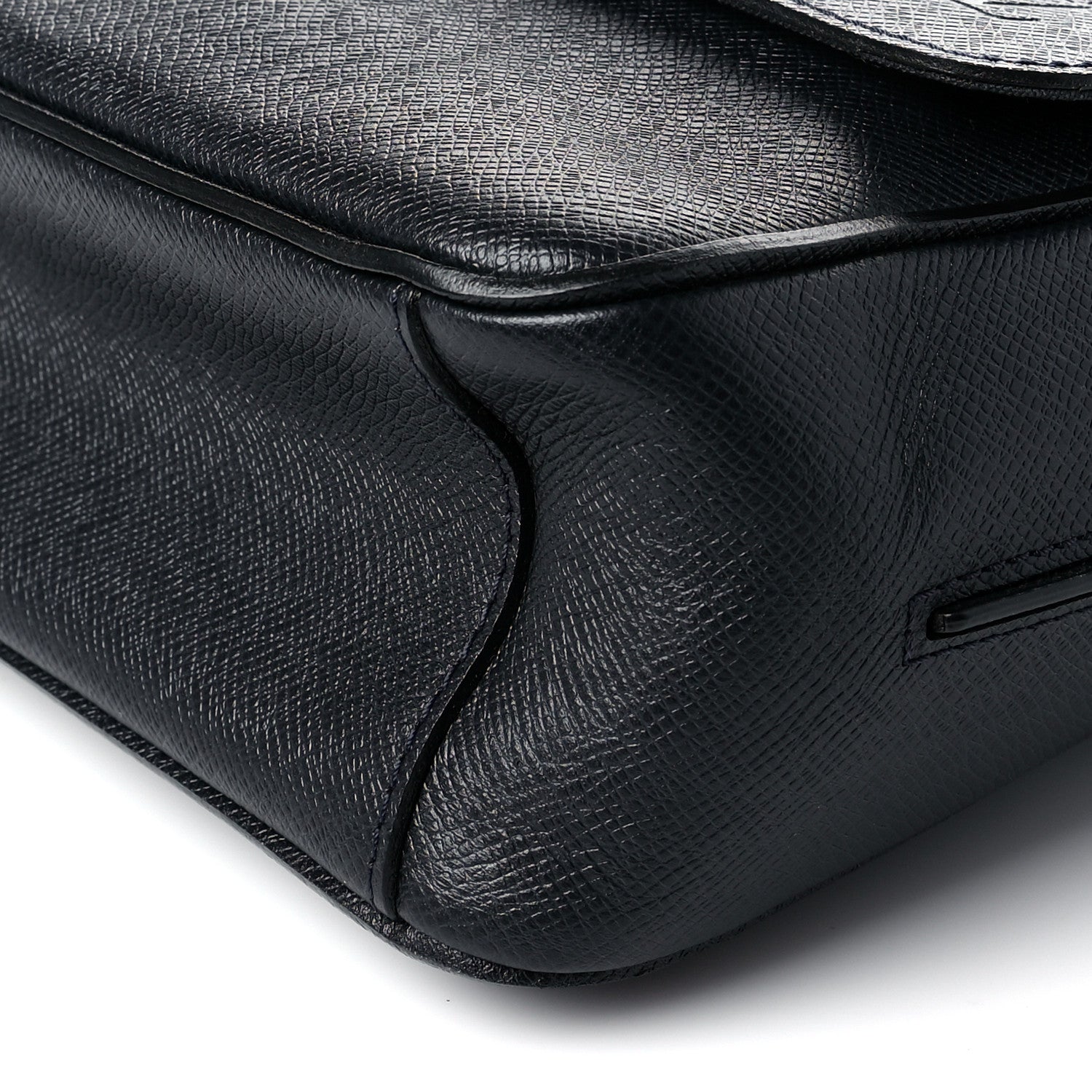 Louis Vuitton Taiga Roman MM Messenger Black 10 of 10