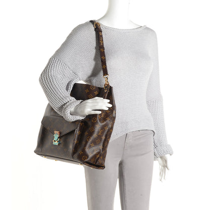 Louis Vuitton Monogram Metis 2 of 7