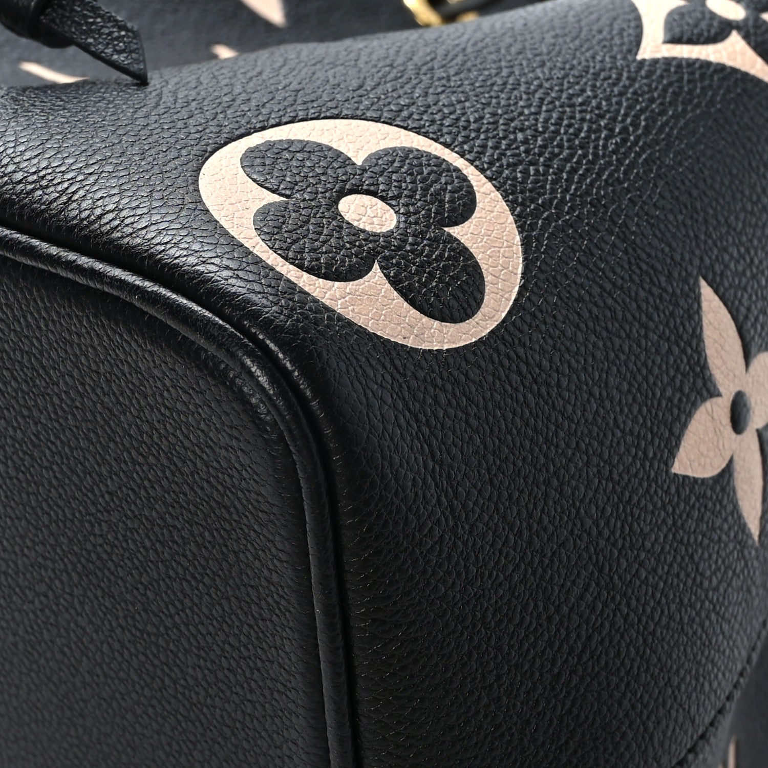 Louis Vuitton Empreinte Monogram Giant Neonoe MM Black Beige 8 of 10