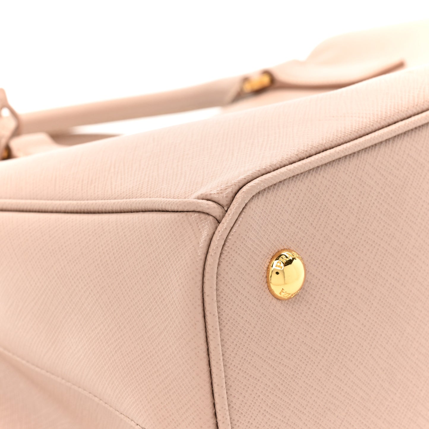 Saffiano Lux Medium Tote Cammeo