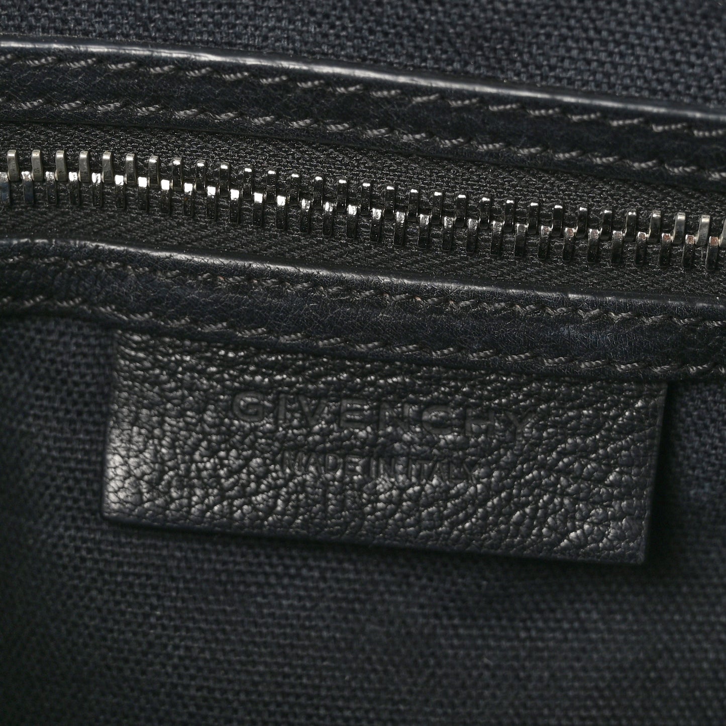 Sugar Goatskin Medium Antigona Black