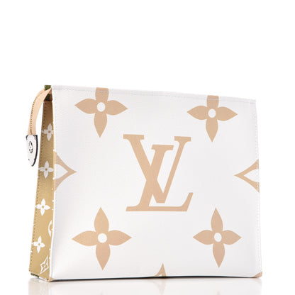 Louis Vuitton Monogram Giant Toiletry Pouch 26 Kaki 3 of 9