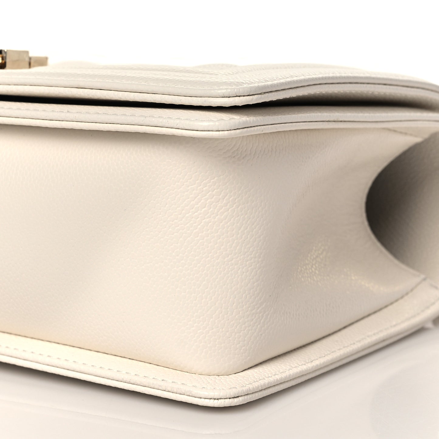 Caviar Quilted Medium Boy Flap Ivory