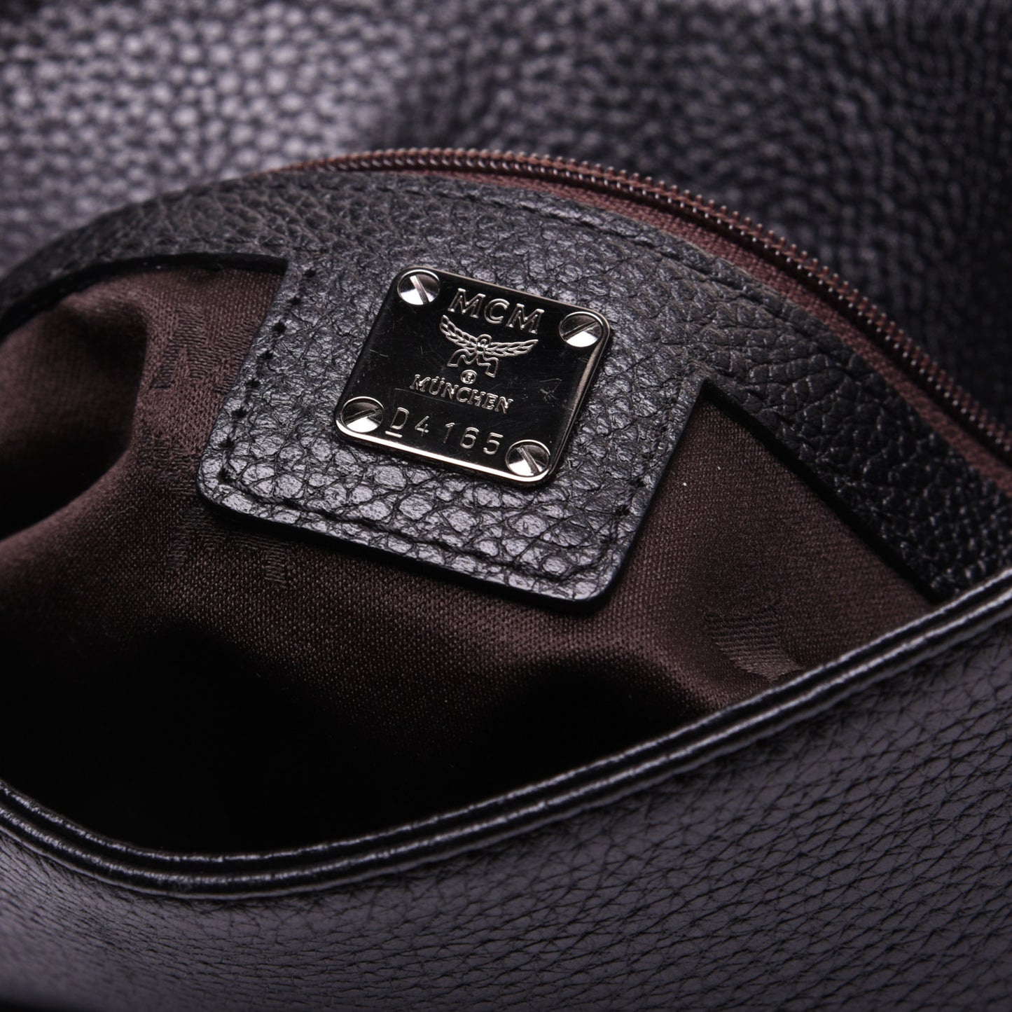 Calfskin Munich Lion Messenger Black