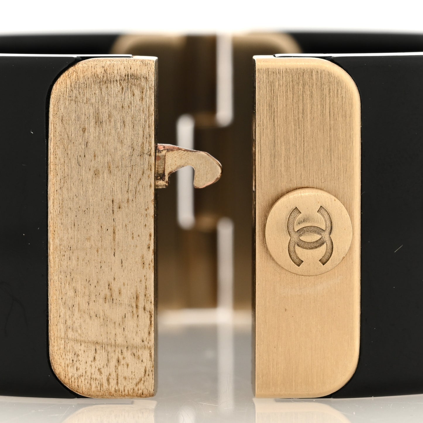 Resin Crystal Baguette CC Cuff Black