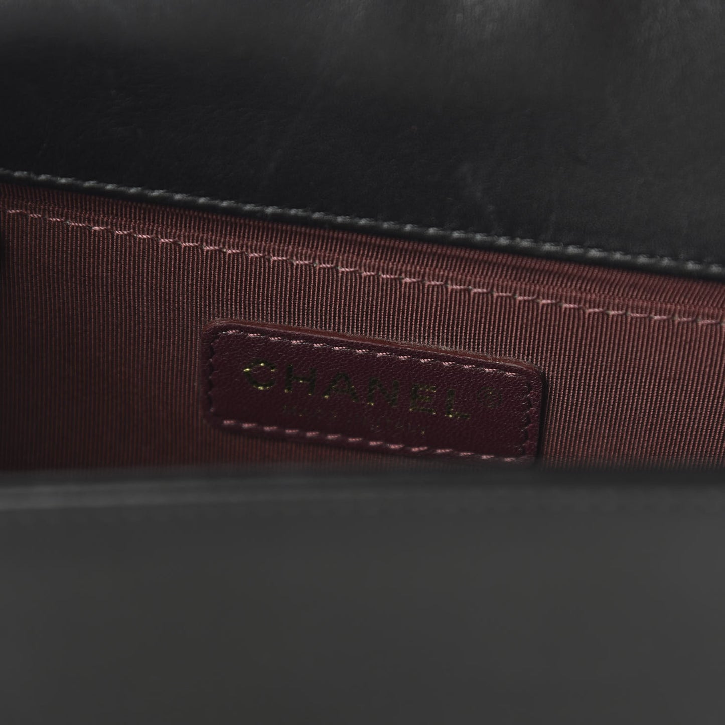 Caviar Glazed Calfskin Chevron Medium Boy Flap Black