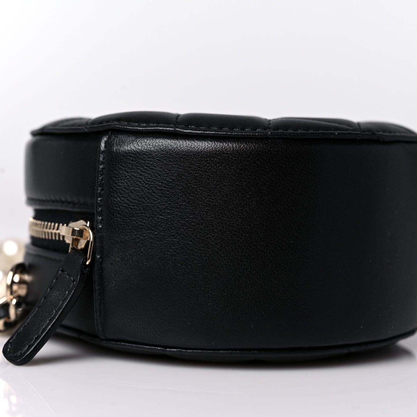 Lambskin Quilted Pearl Chain Round Clutch With Chain Black