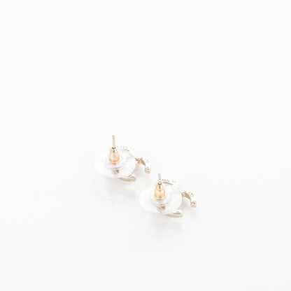 Chanel Pearl CC Earrings Light Gold 3 of 4