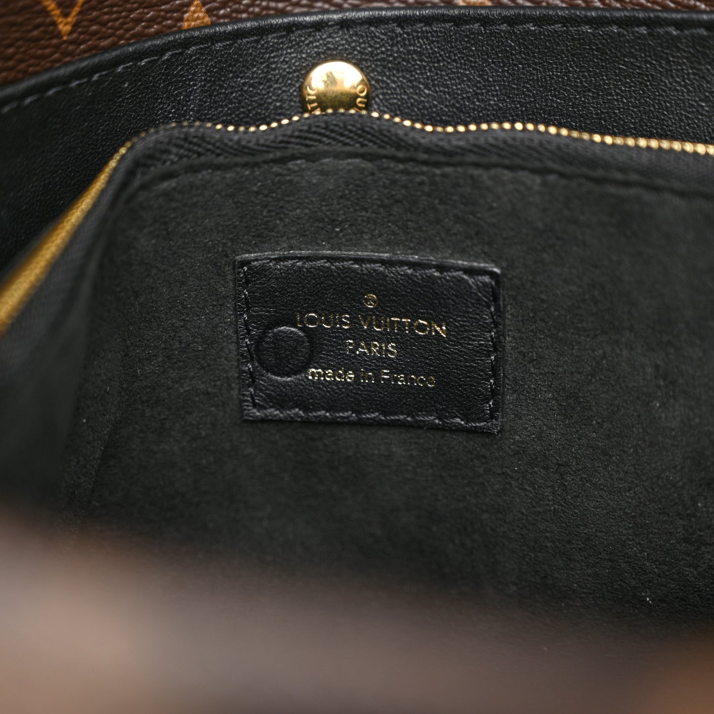 Monogram Double V Black
