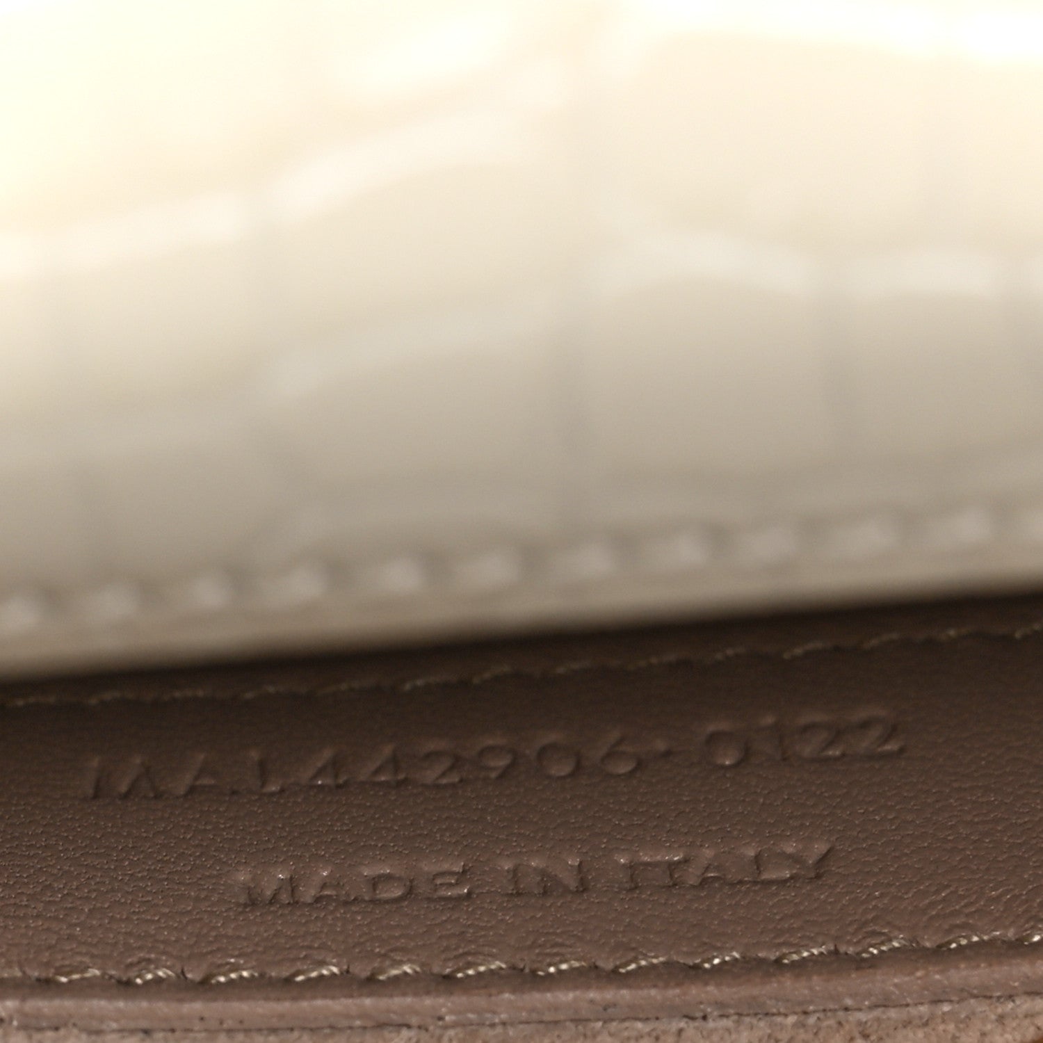 Saint Laurent Calfskin Crocodile Embossed Medium Monogram Sunset Blanc Vintage 7 of 11