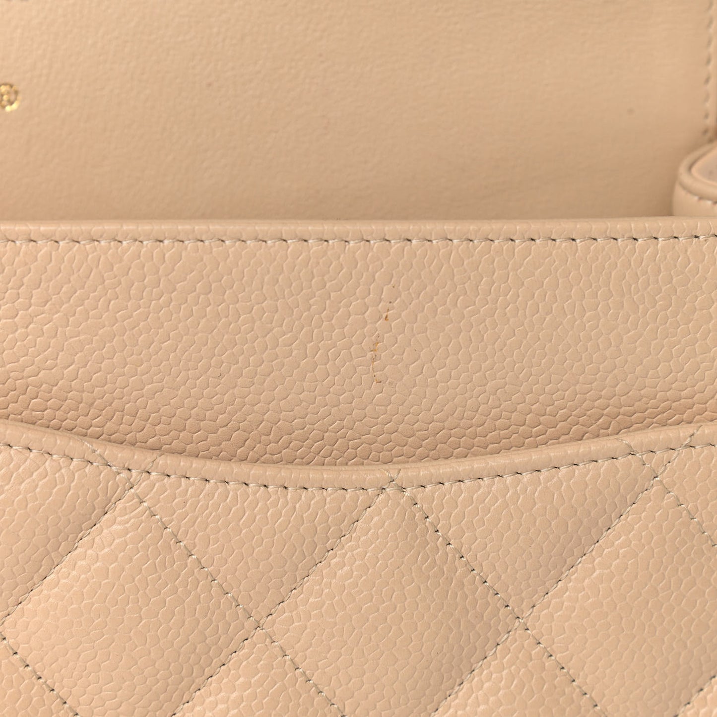 Caviar Quilted Jumbo Double Flap Beige Clair
