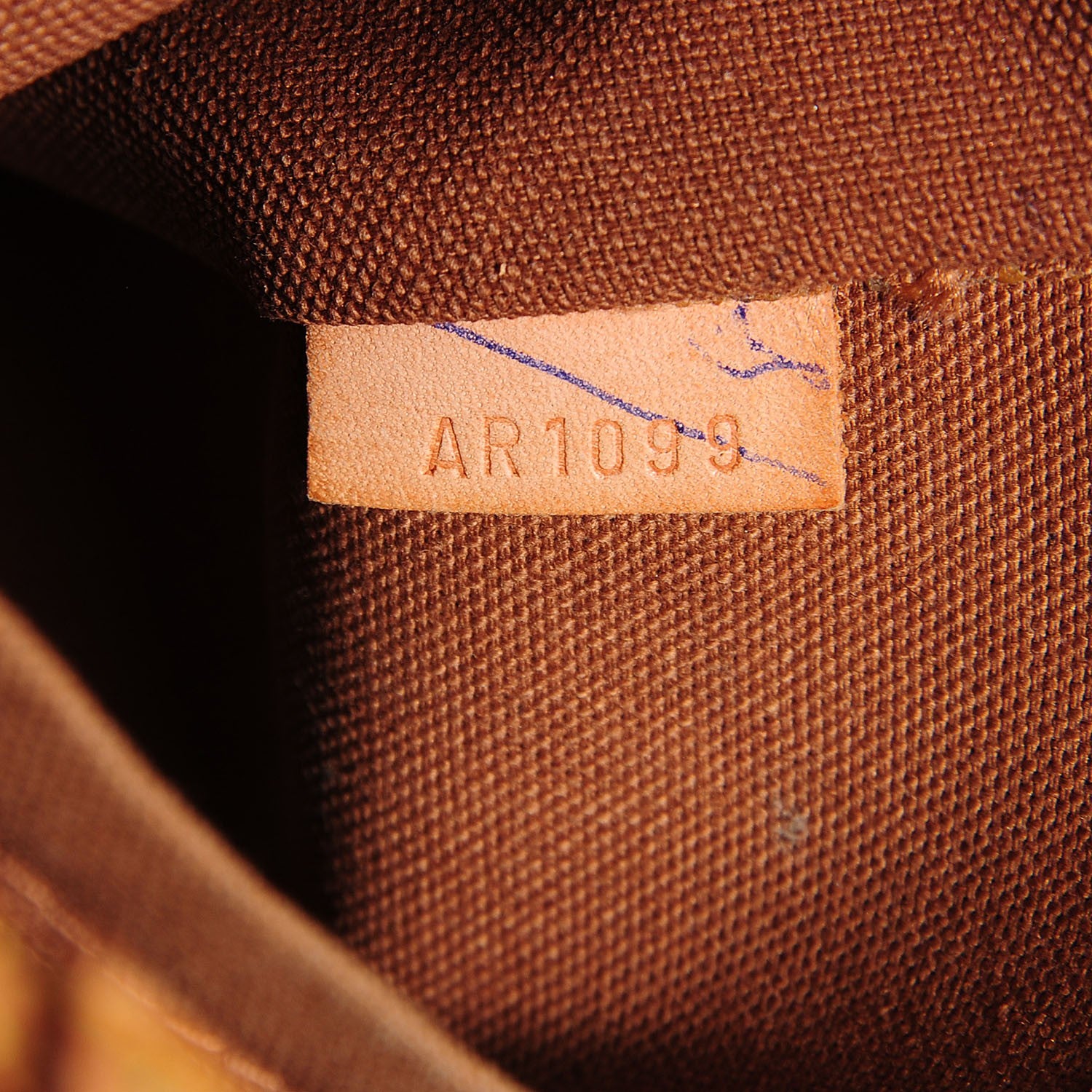 Louis Vuitton Monogram Thames GM 7 of 7