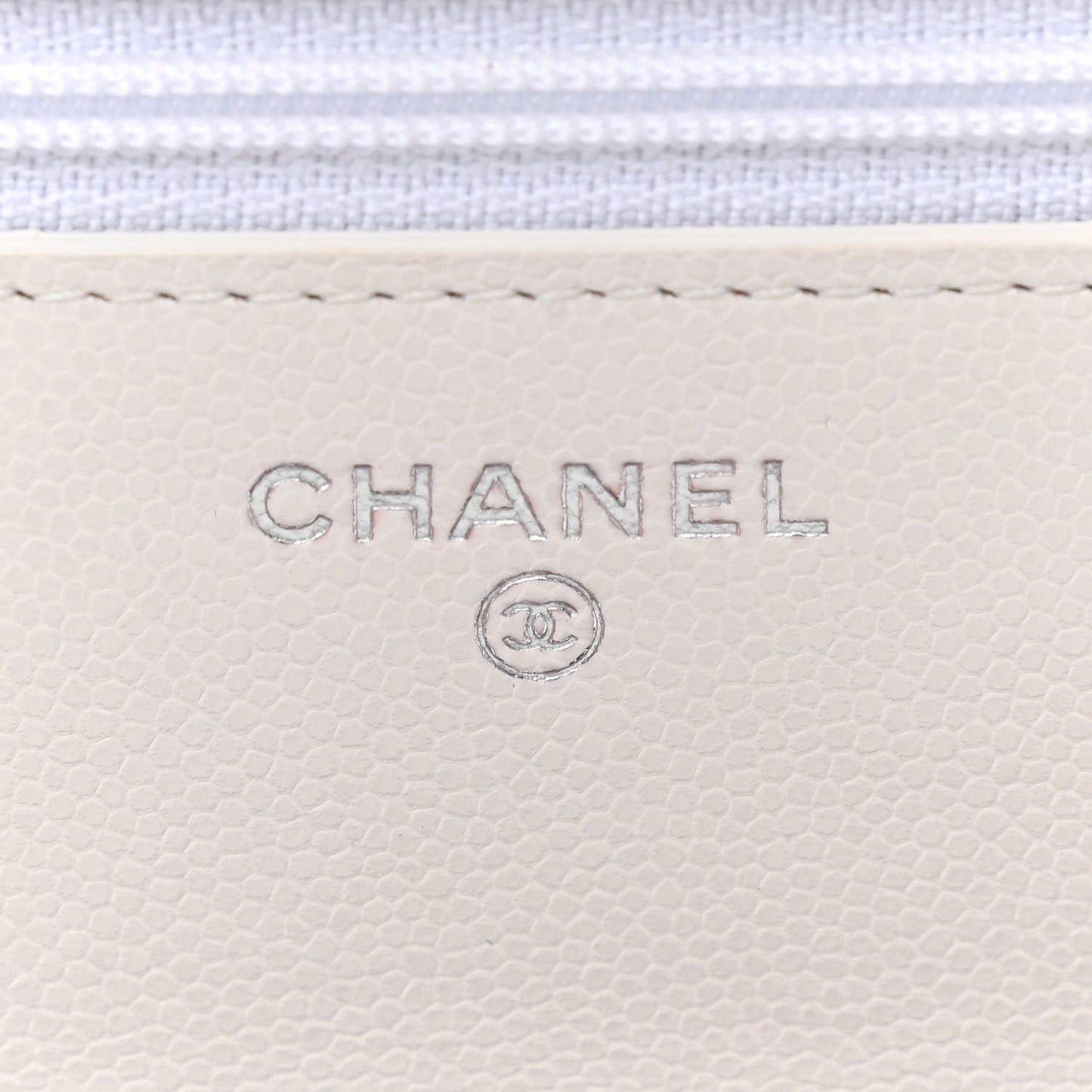 Caviar Quilted My Everything Wallet On Chain WOC White