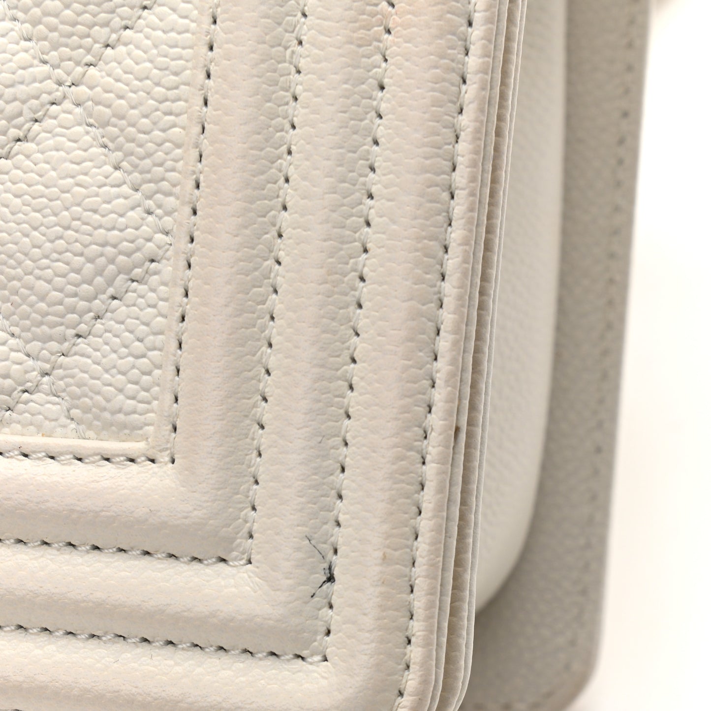 Caviar Quilted Medium Boy Flap White