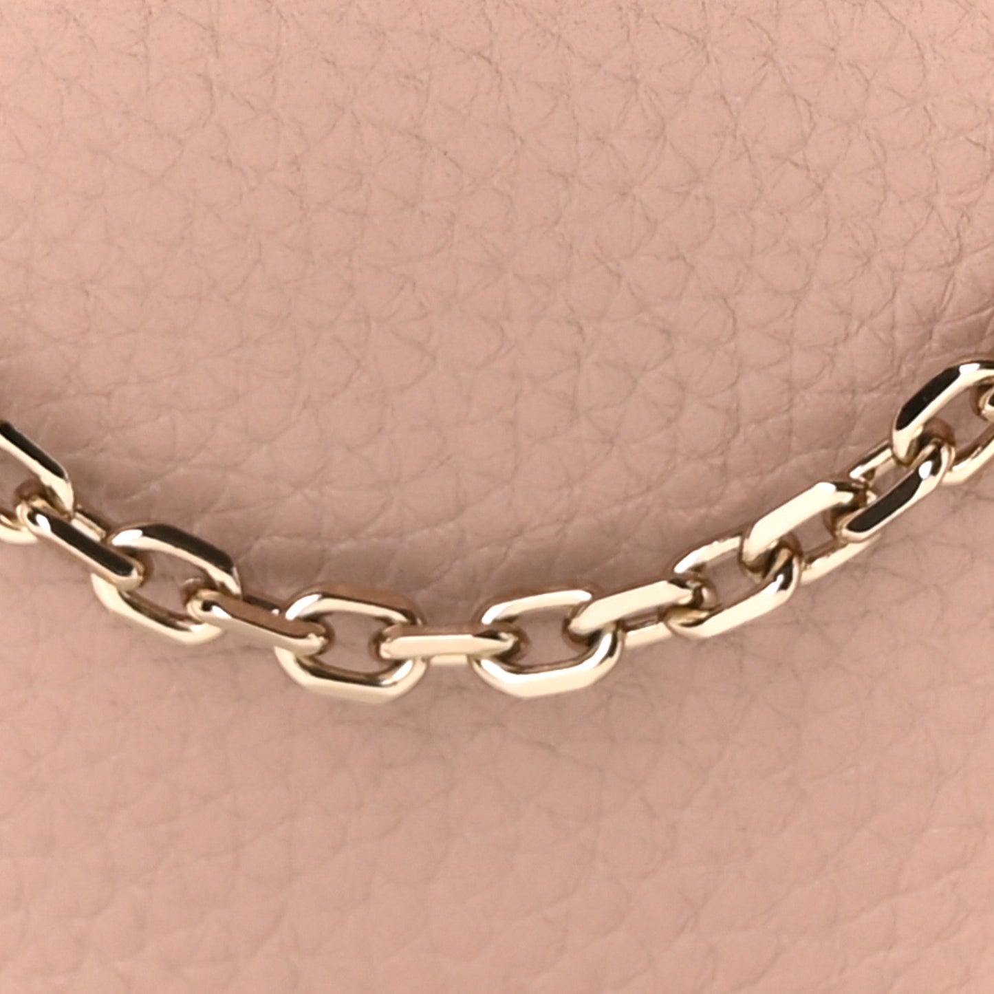 Pebbled Calfskin Rockstud Wallet On Chain Poudre