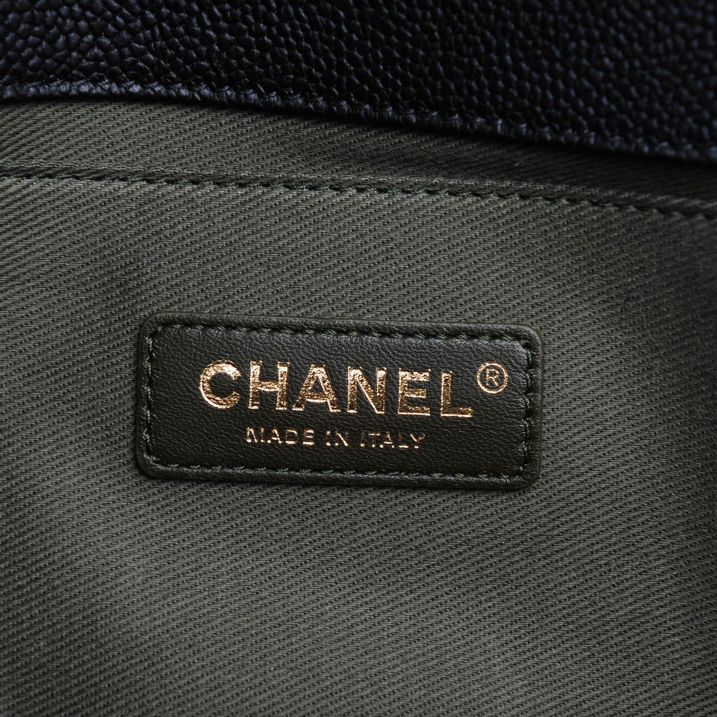 Caviar Quilted Medium Boy Flap Black