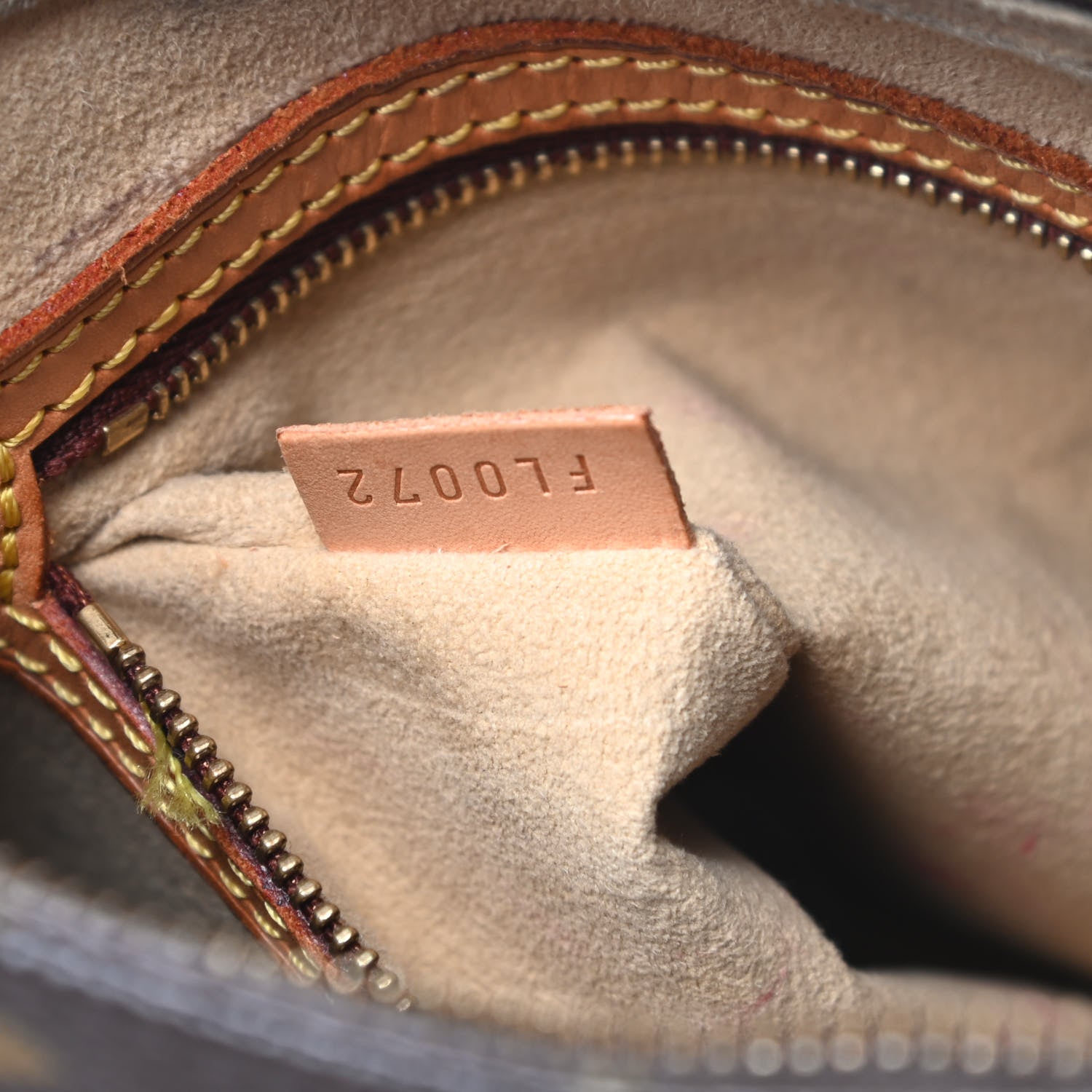 Louis Vuitton Monogram Looping MM 7 of 20