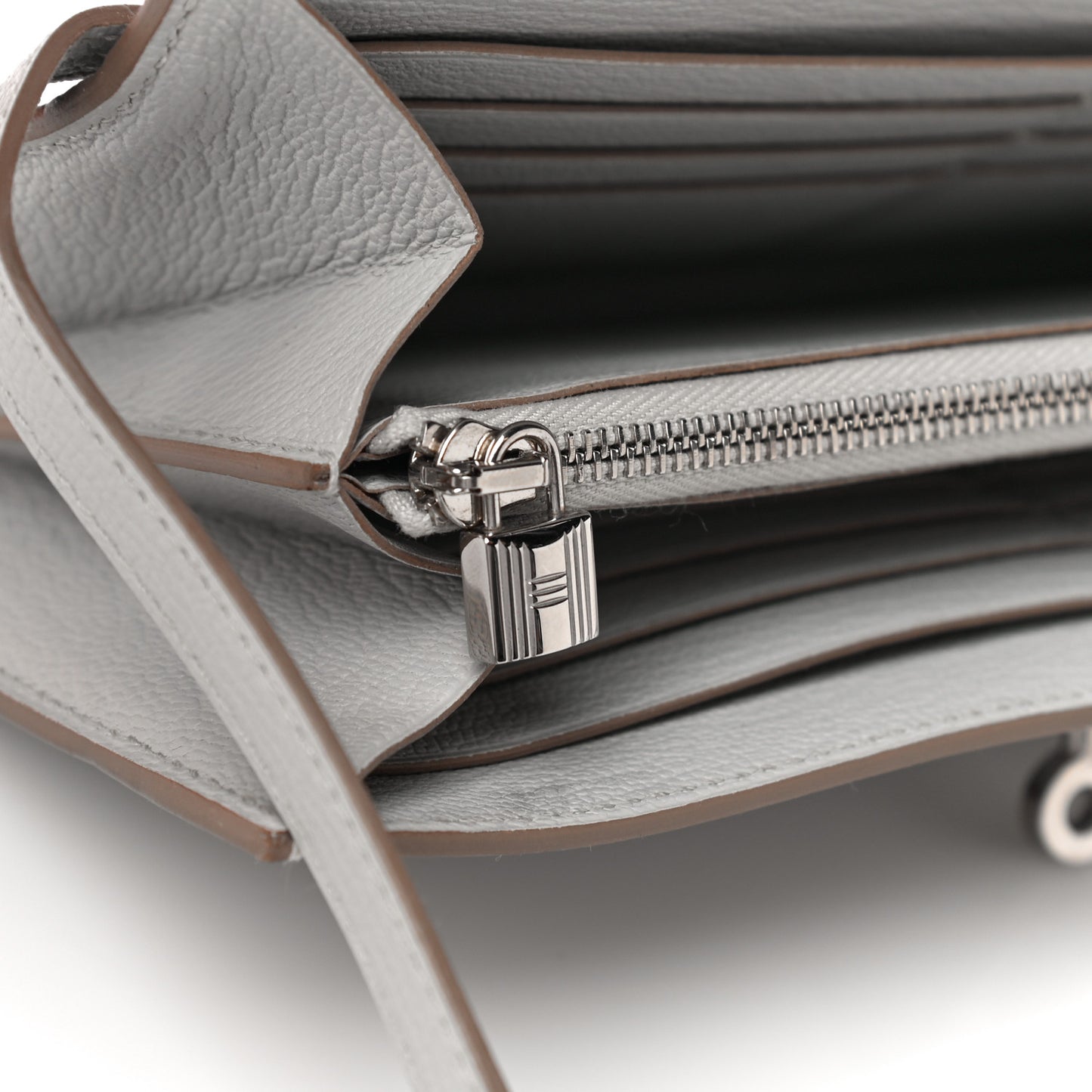 Chevre Mysore Kelly Longue Wallet Gris Perle