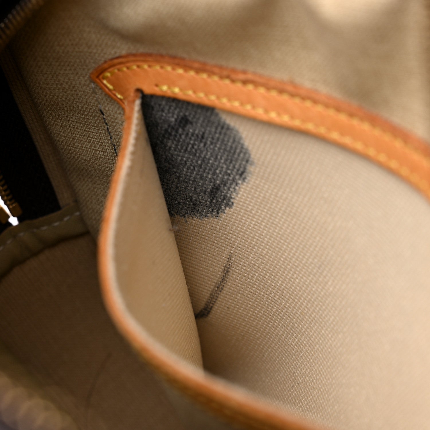 Louis Vuitton Monogram Reporter PM 10 of 15