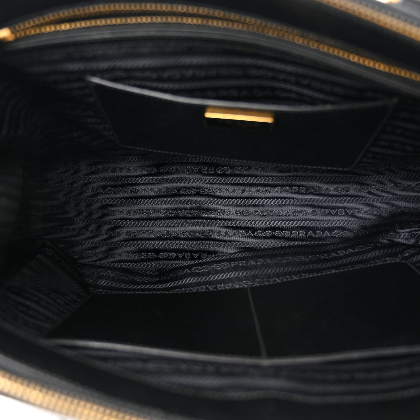 Saffiano Medium Galleria Double Zip Tote Black