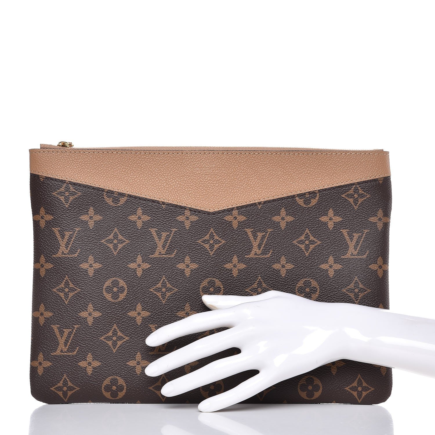 Louis Vuitton Monogram Daily Pouch Sesame 2 of 8