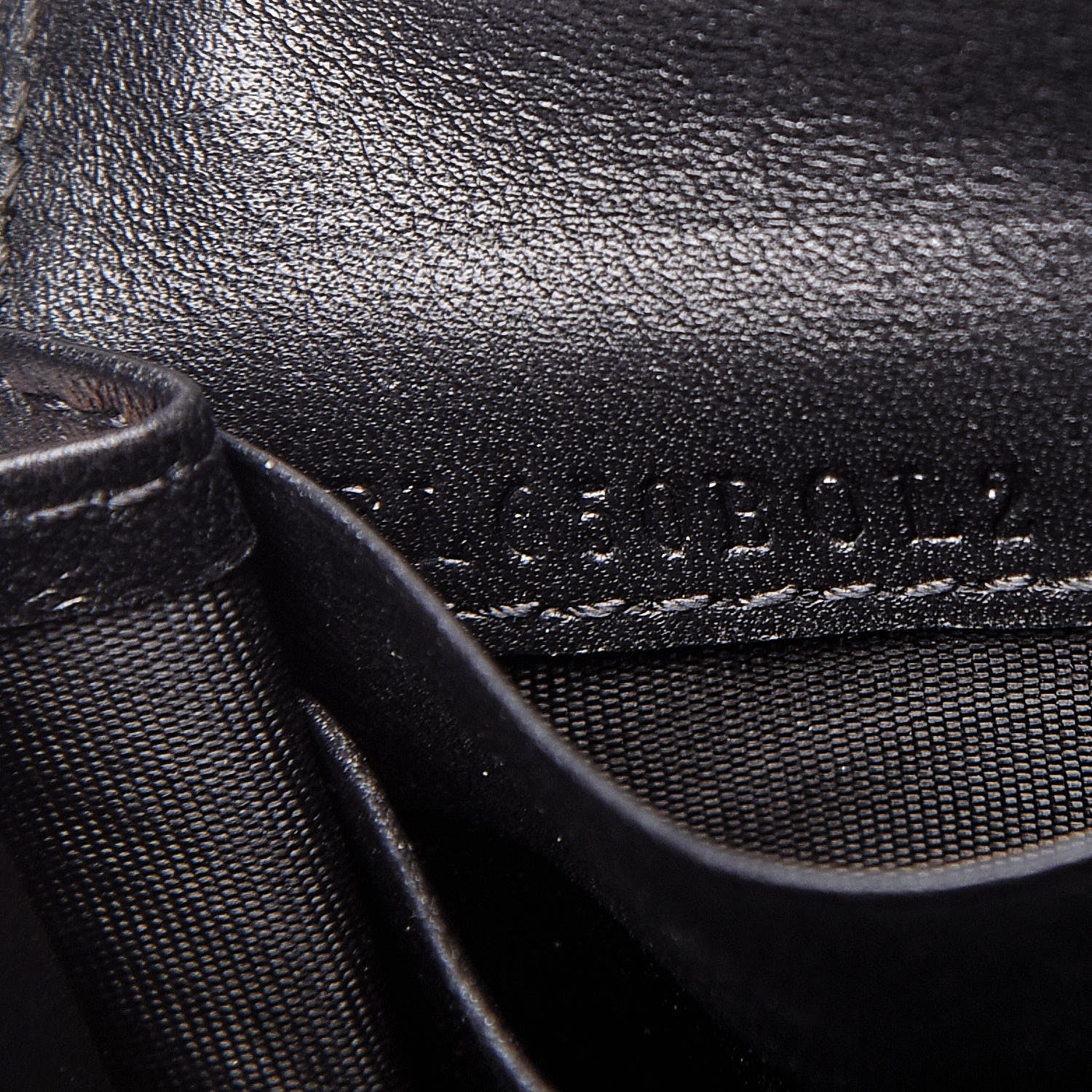 Valentino Garavani Calfskin Rockstud Bi-Fold Card Holder Black 6 of 9