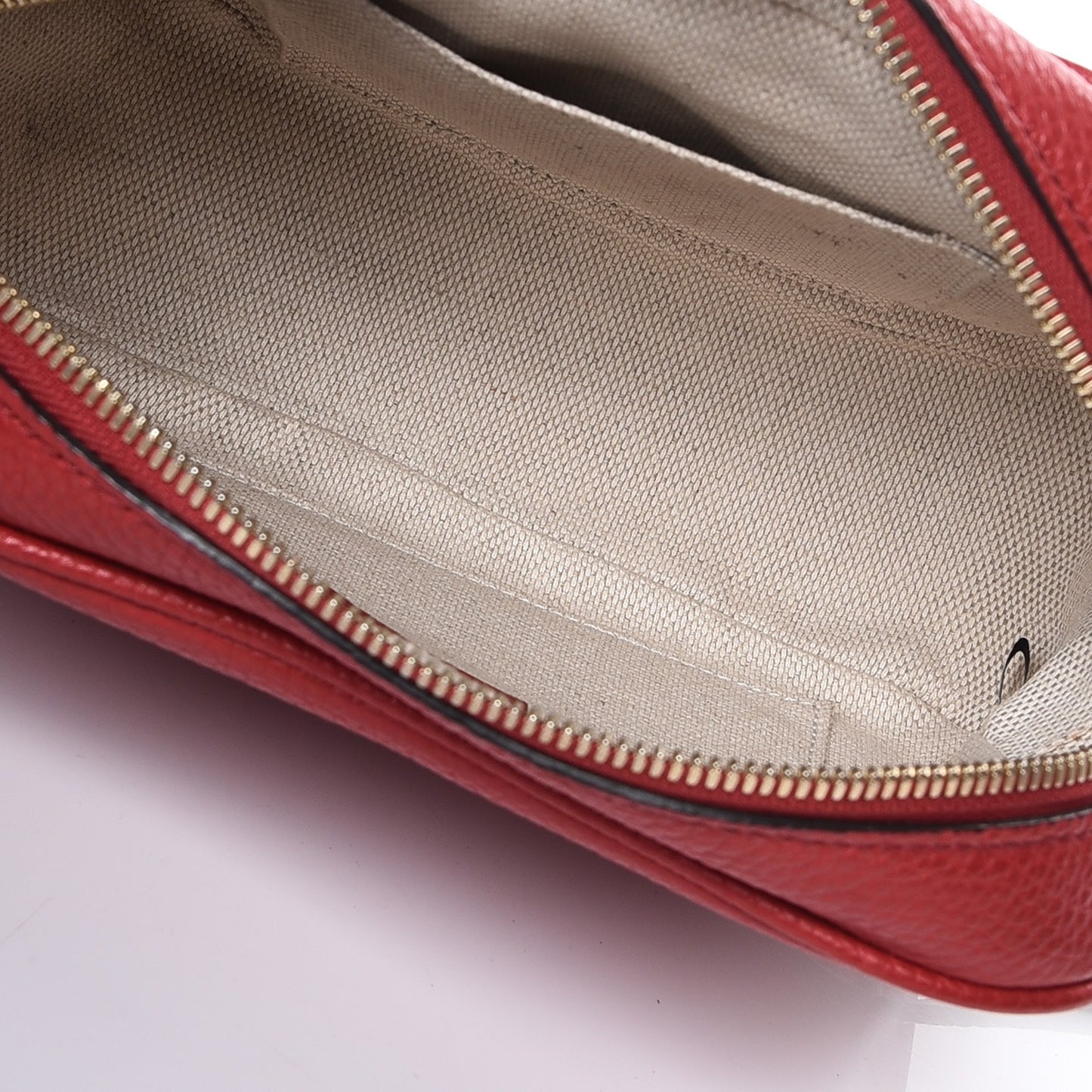 Pebbled Calfskin Small Soho Disco Bag Vibrant Red