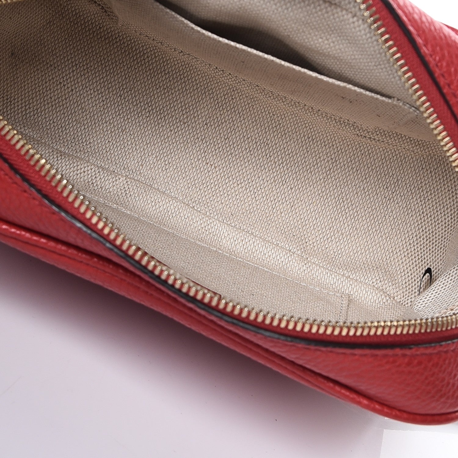 Gucci Pebbled Calfskin Small Soho Disco Bag Vibrant Red 5 of 7