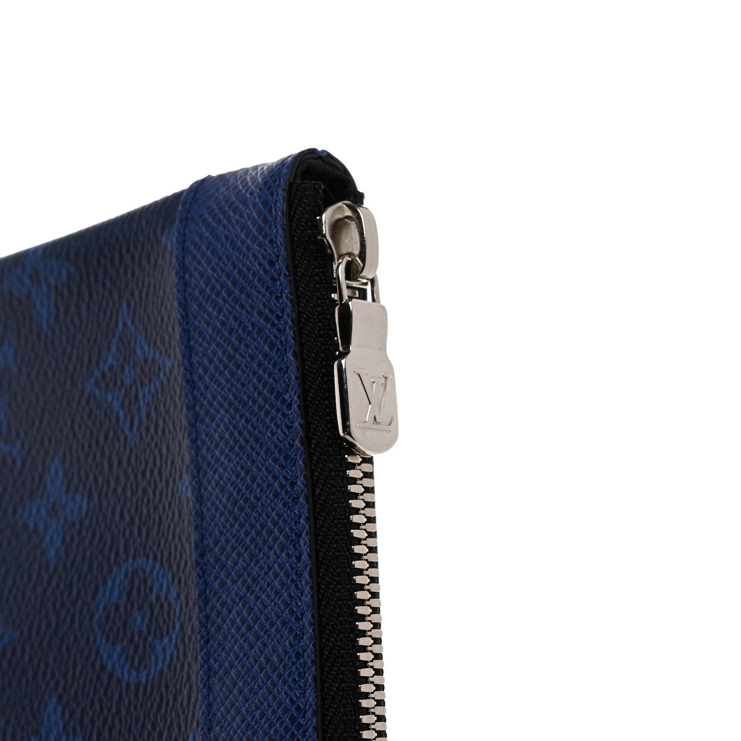 Louis Vuitton Taiga Monogram Pacific Discovery Pochette Cobalt 9 of 14