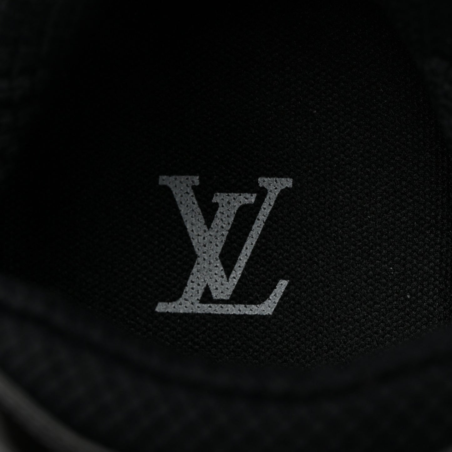Monogram Discovery Lace Up Sneakers 9 Black Silver