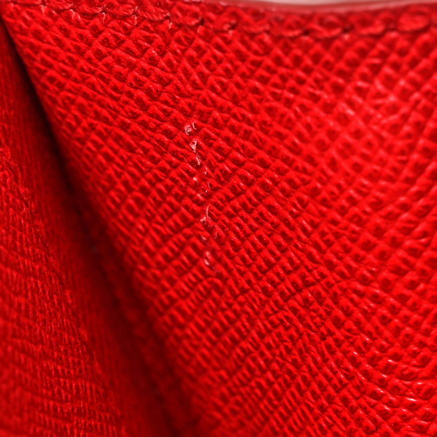 Dauphine Crystal Wallet On Chain Red