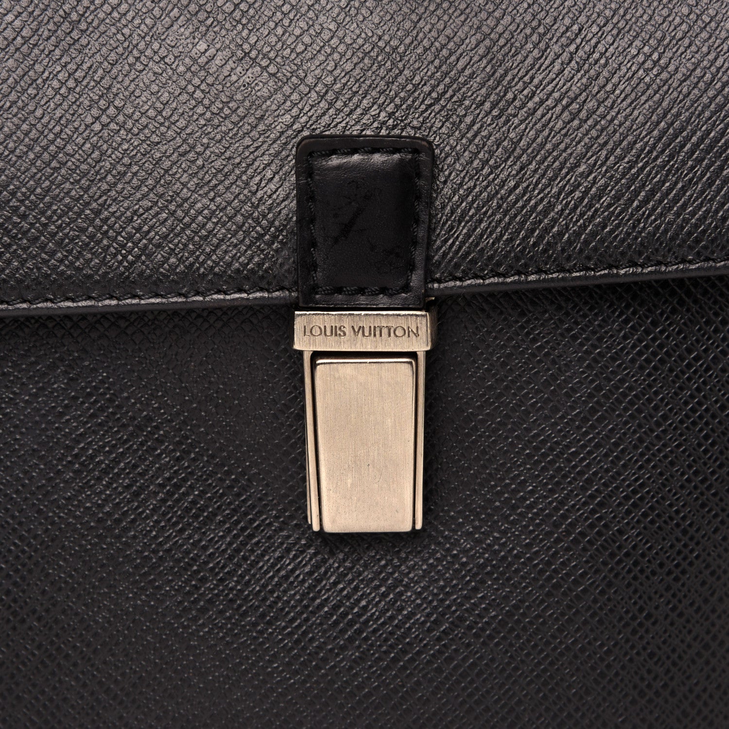 Louis Vuitton Taiga Yaranga Camera Bag Black 12 of 12