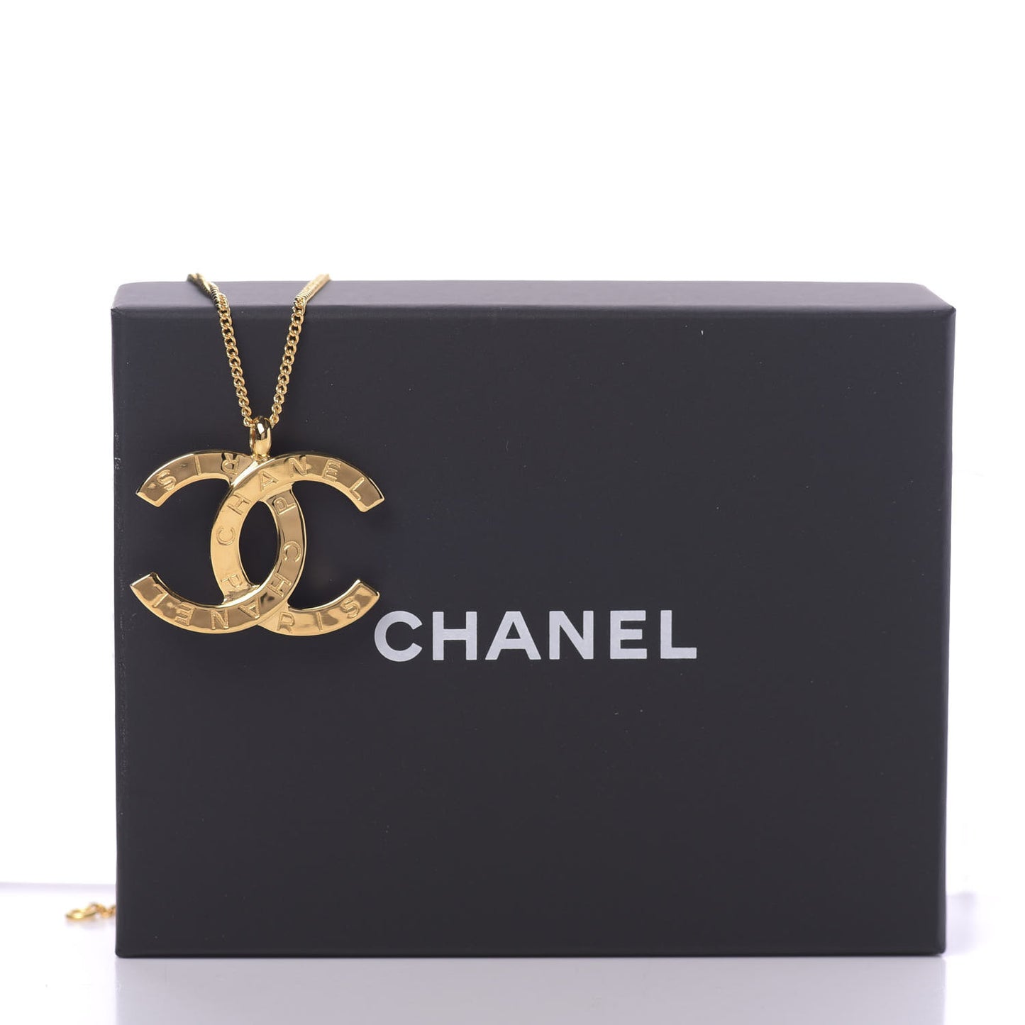 Metal CC Paris Button Necklace Gold