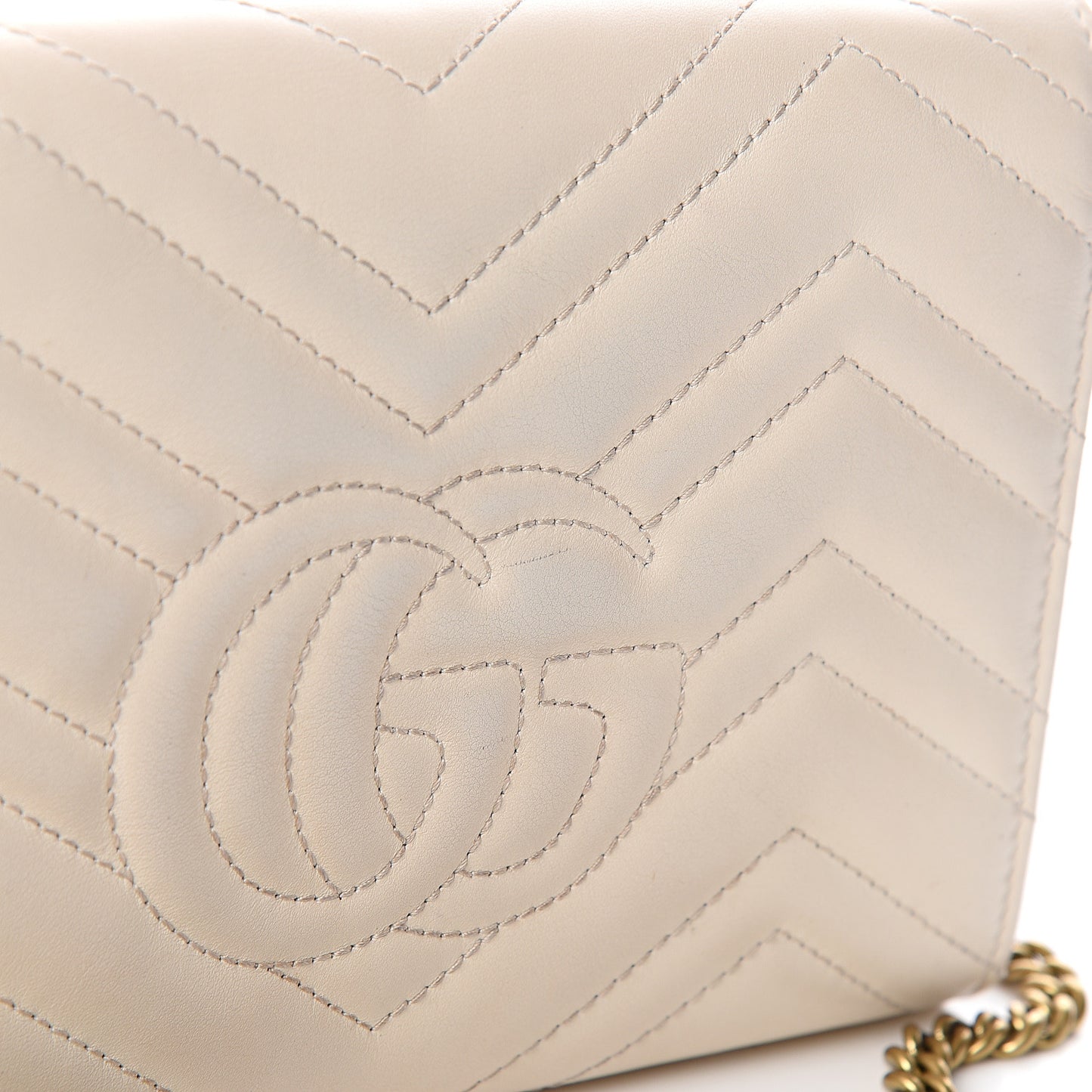 Calfskin Matelasse GG Marmont Chain Wallet Mystic White