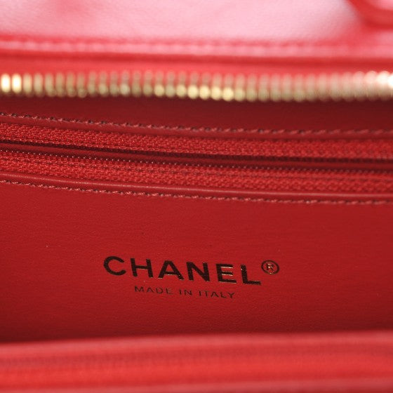 Caviar Quilted Medium CC Filigree Vanity Case Red