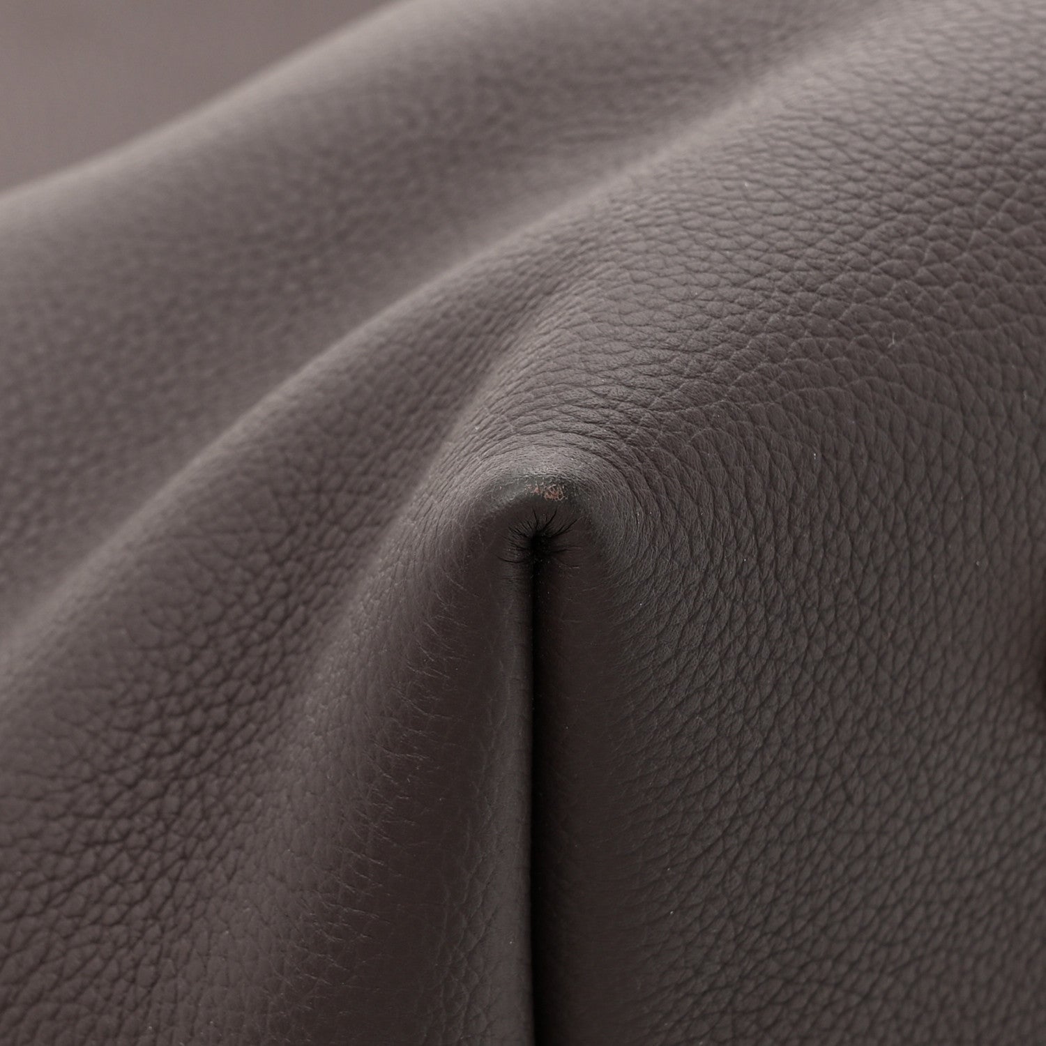 Louis Vuitton Grained Calfskin Low Key Hobo MM Ebene 13 of 14