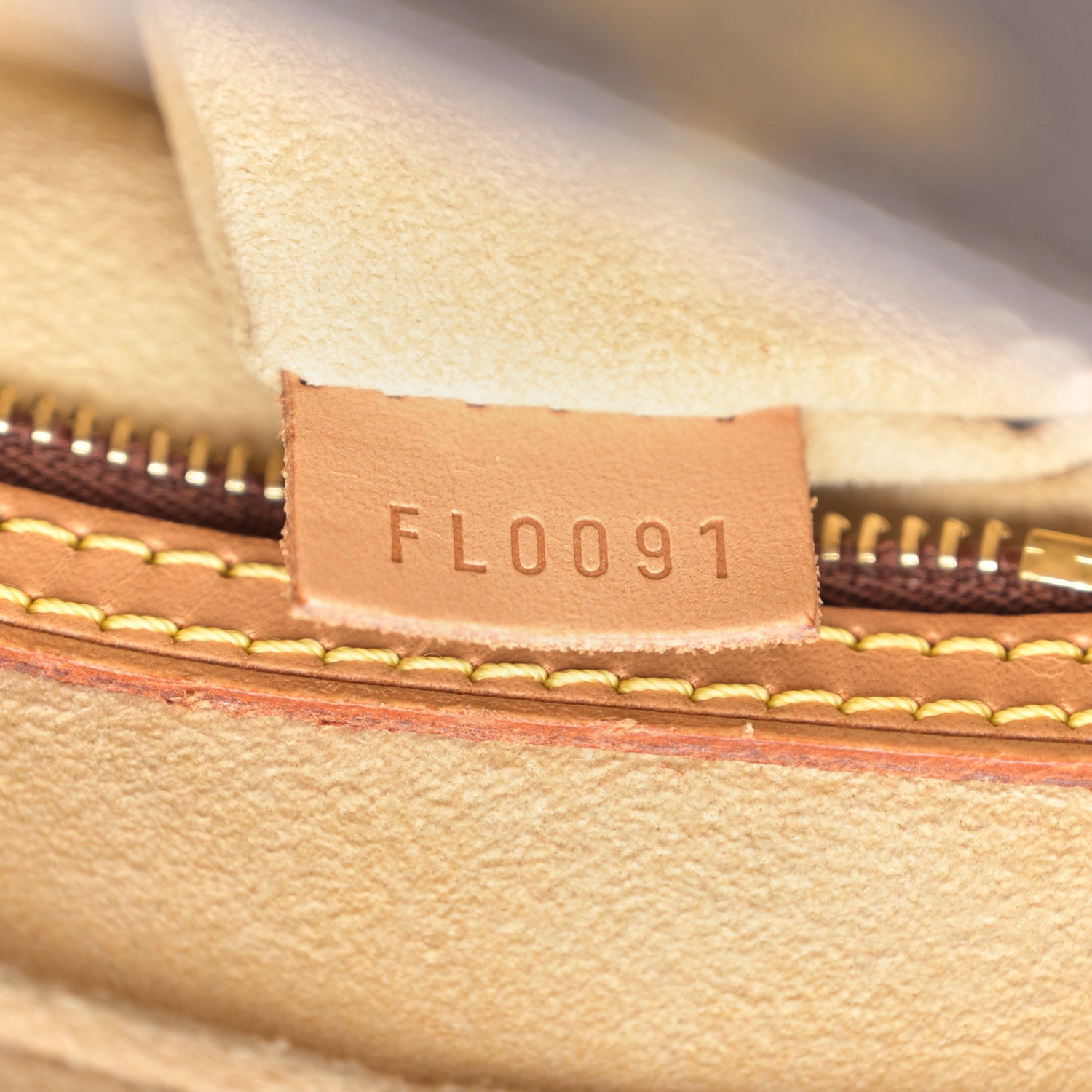 Louis Vuitton Monogram Looping MM 7 of 11