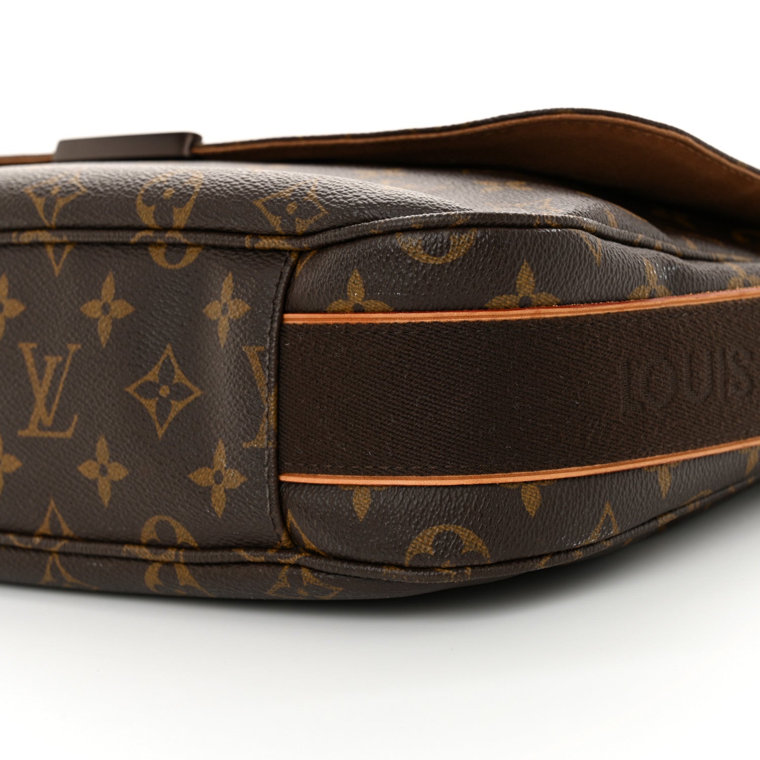 Louis Vuitton Monogram Beaubourg MM Messenger Bag 9 of 13