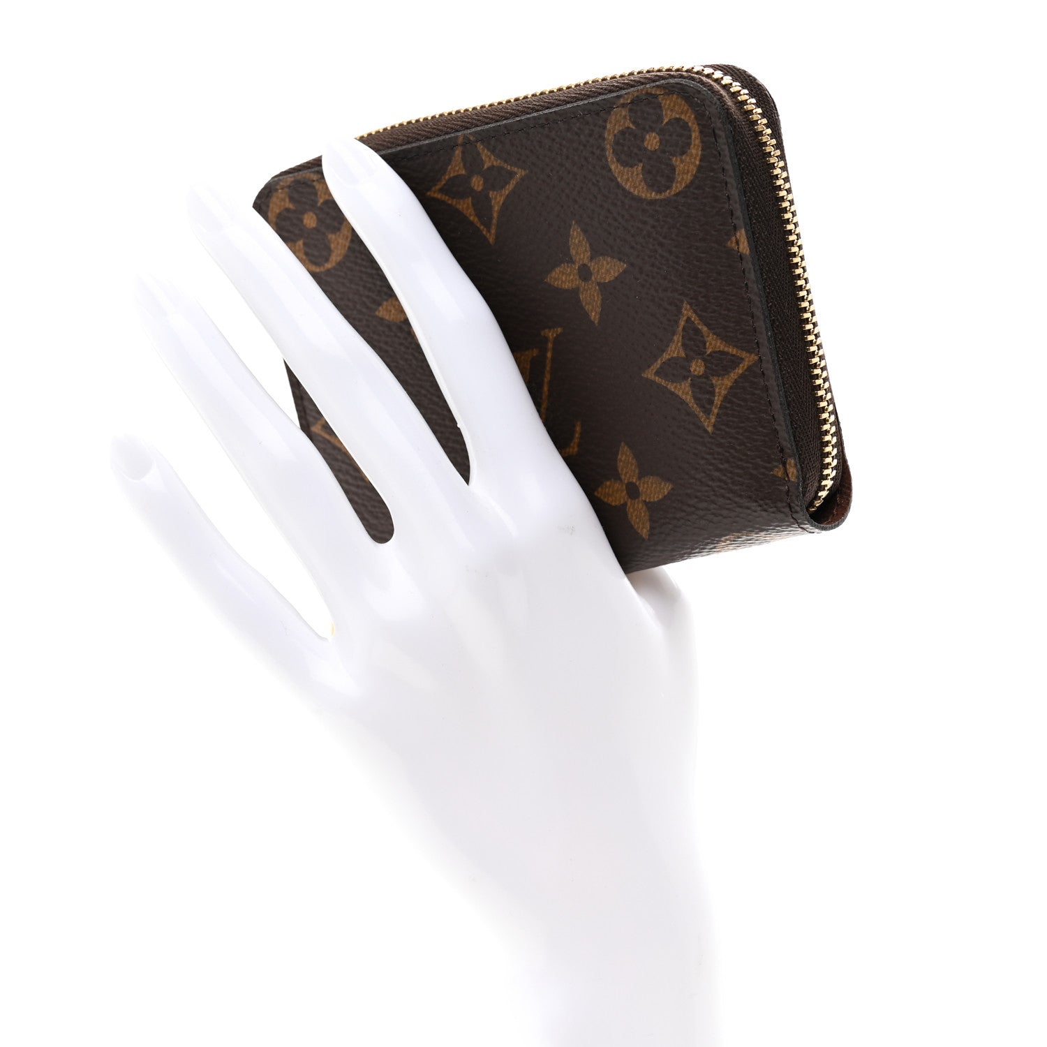 LOUIS VUITTON モノグラム パッチーズ ジッピーケース Louis Vuitton Monogram Zippy Coin Purse 1886466 – FASHIONPHILE