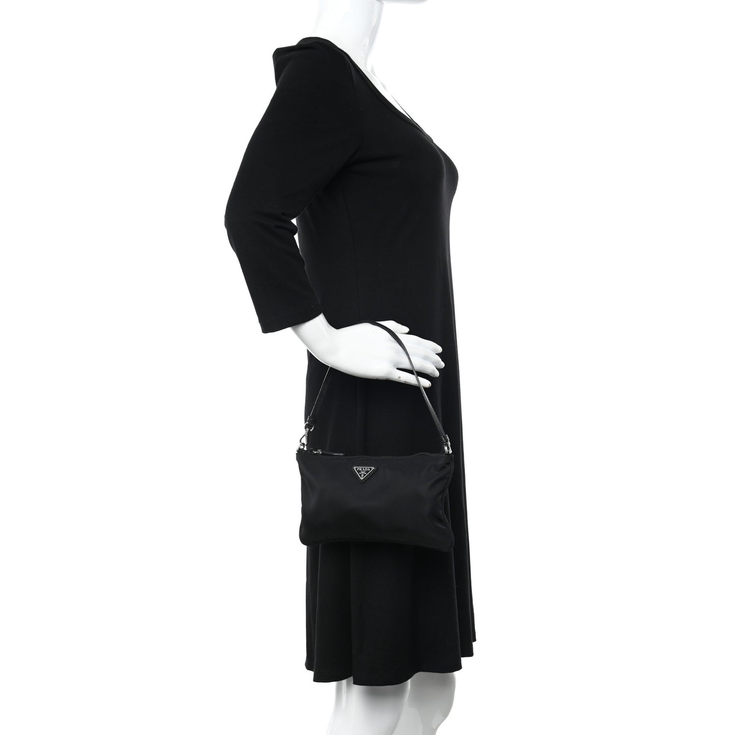 Re-Nylon Vela Pouch Black