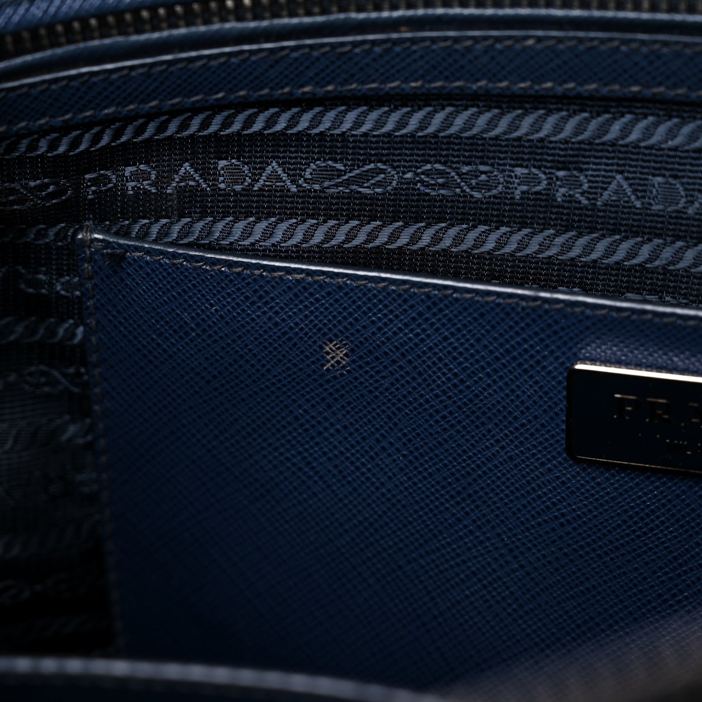 Saffiano Medium Galleria Double Zip Tote Baltico