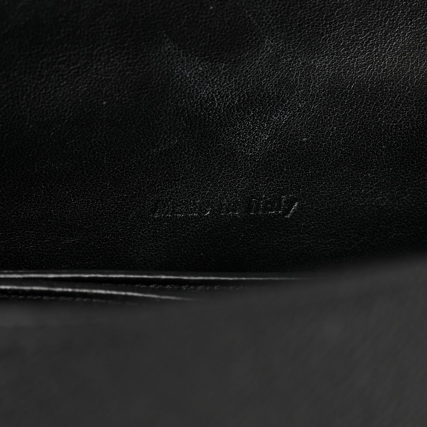 Grained Calfskin Medium Trotteur Black