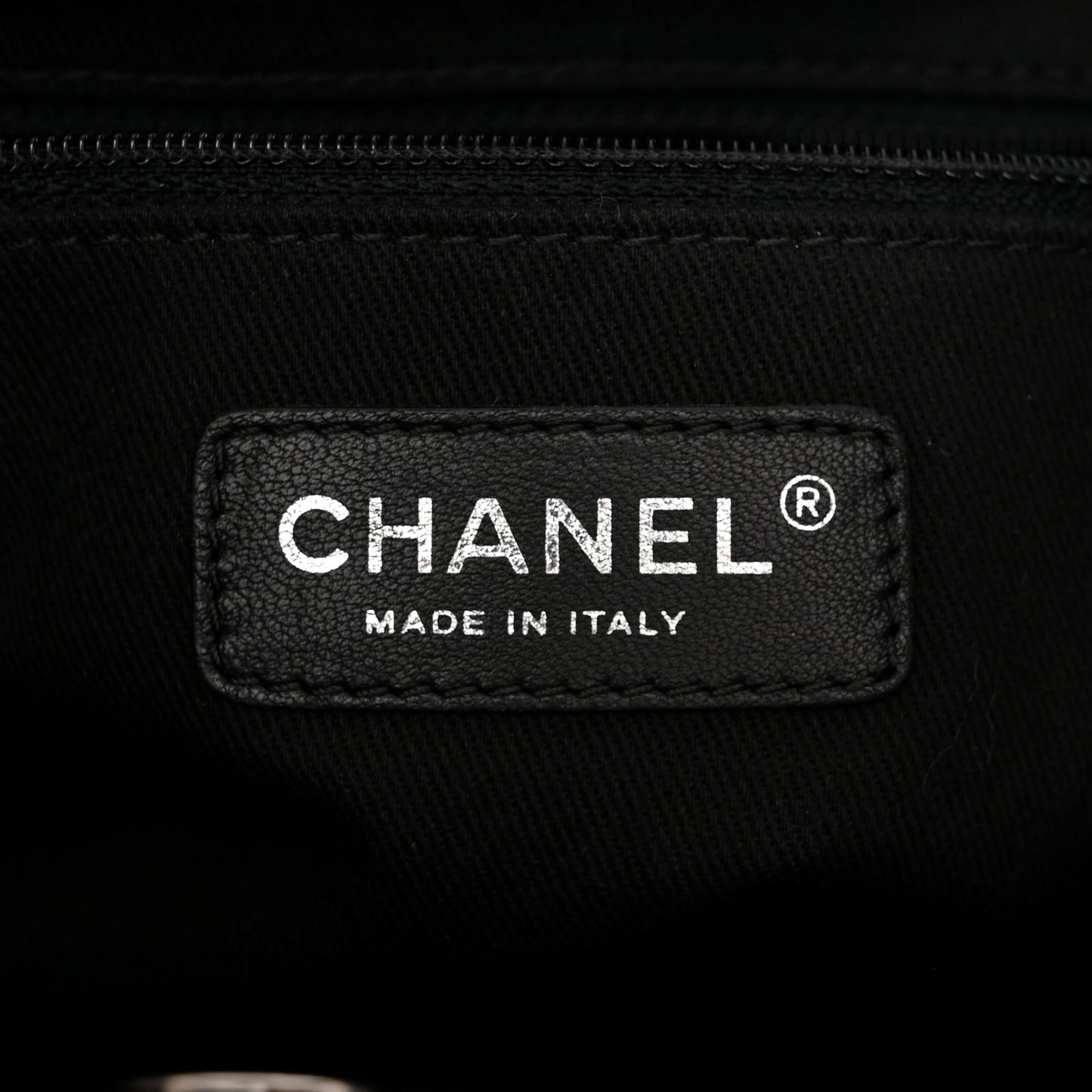 Caviar Quilted Medium CC Bucket Bag Black