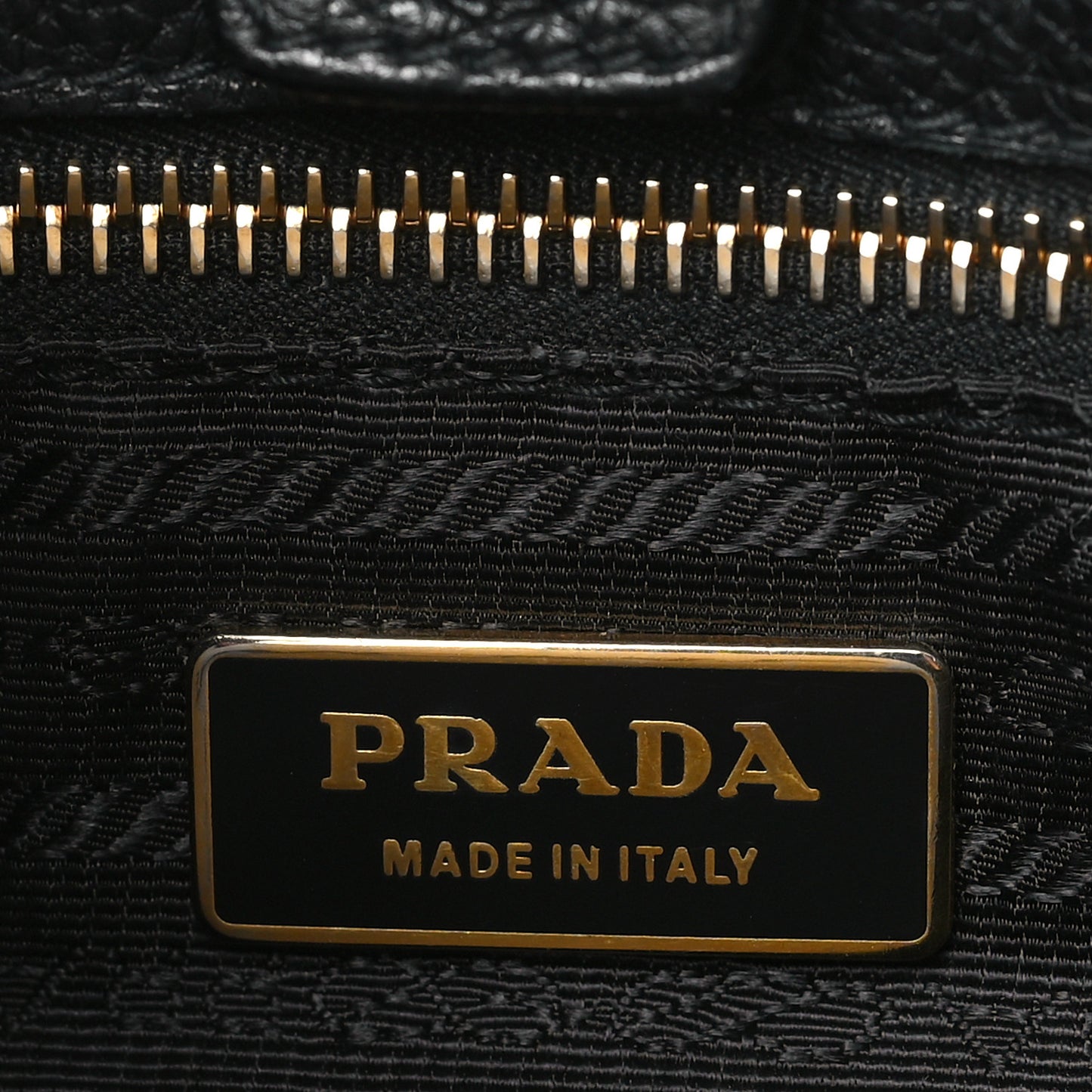Vitello Daino Shoulder Bag Black